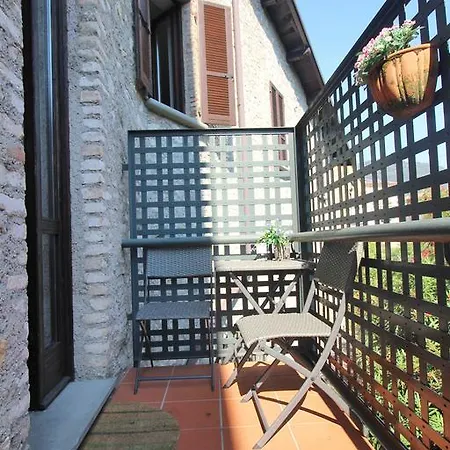 Two Steps From Garda Apartment *