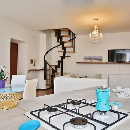 Two Steps From Garda Apartment Salo
